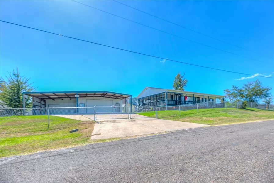 332 S Oak Lee DR S, Onalaska, TX 77360