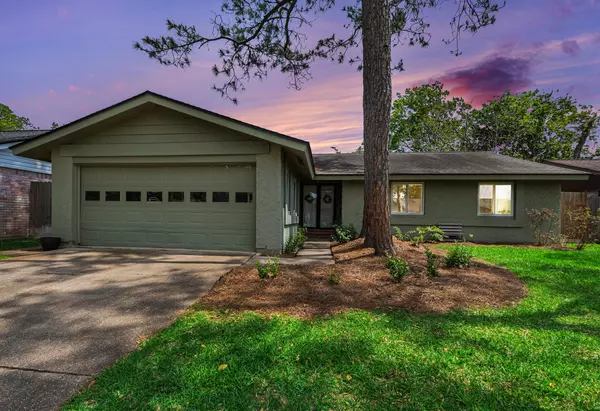 16811 Paint Rock RD, Friendswood, TX 77546