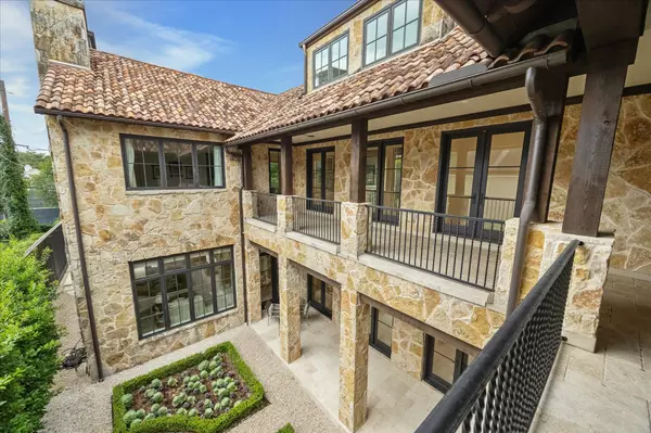 1928 Dunstan RD, Houston, TX 77005