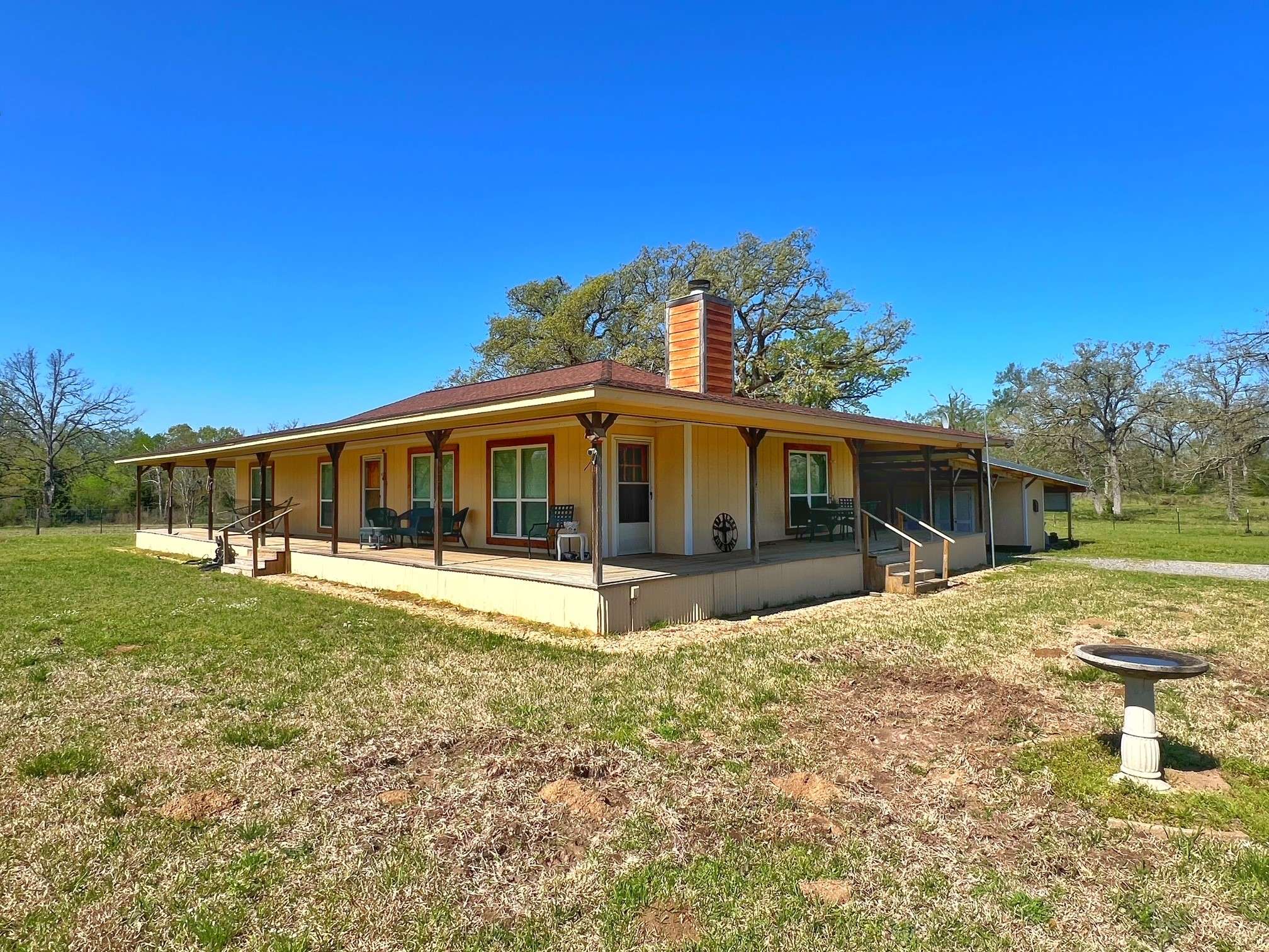 7718 CR 142,  Leona,  TX 75850