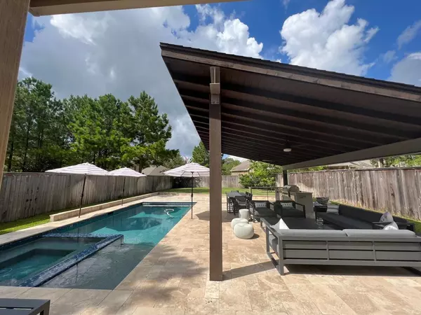 7 Blue Violet CT, Tomball, TX 77375