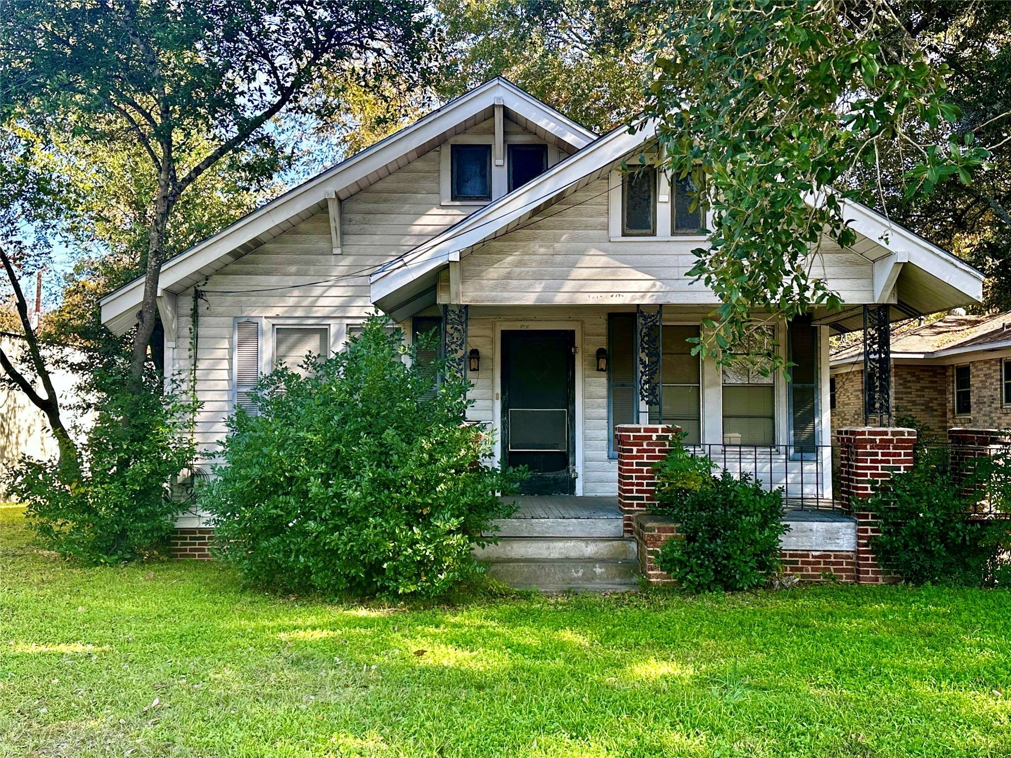 1603 S Day ST, Brenham, TX 77833