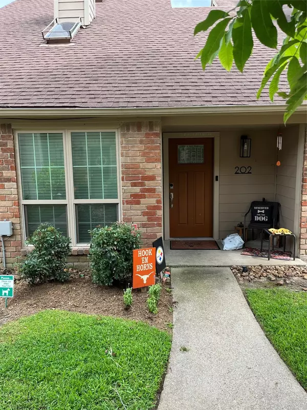 6700 Richardson RD #202,  Houston,  TX 77069