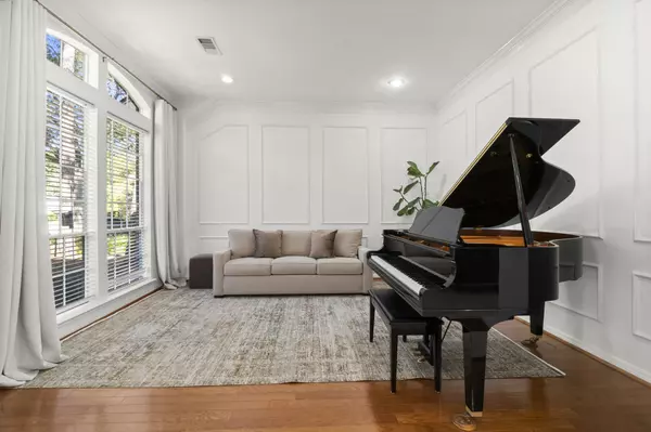 The Woodlands, TX 77381,2 Quiet Oak DR