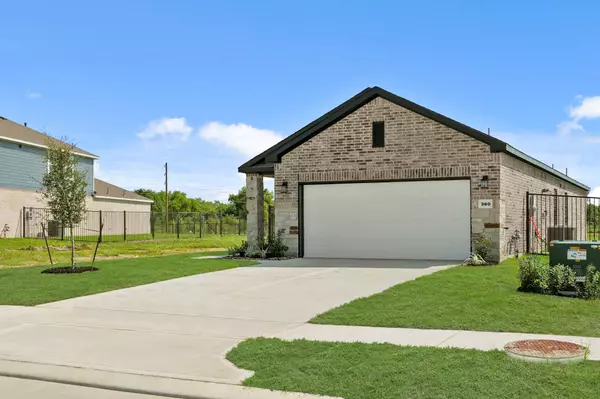 360 Long Branch DR, Dayton, TX 77535