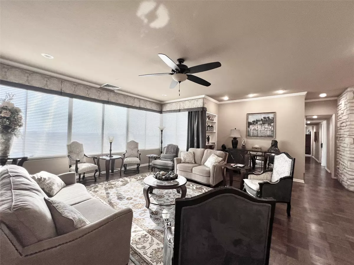 Houston, TX 77002,2016 Main ST #PH3