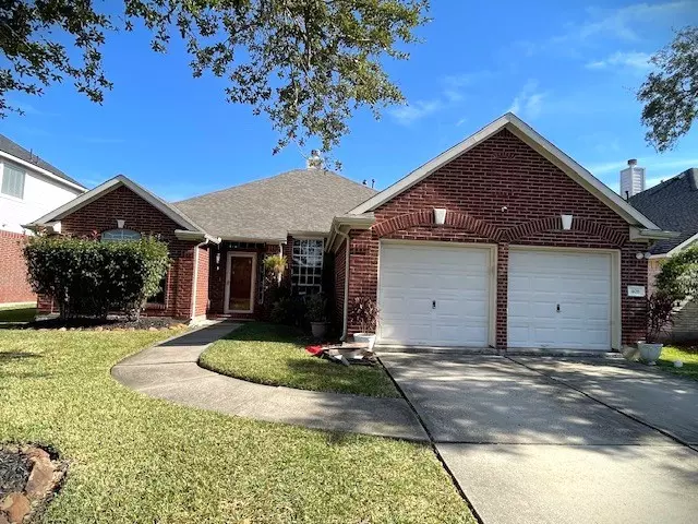 408 Cedar Point DR, League City, TX 77573