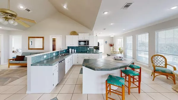 Crystal Beach, TX 77650,970 Gulfview DR