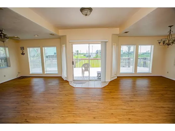 Surfside Beach, TX 77541,419 Thunder RD