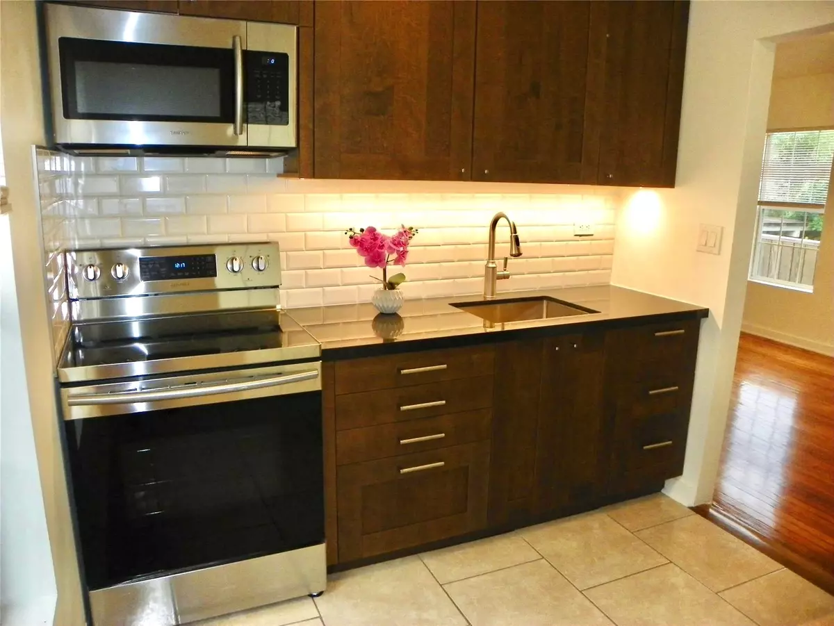 Houston, TX 77023,4334 Jefferson ST #1/2