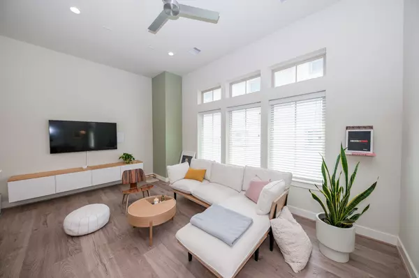 Houston, TX 77007,5209 Allen ST #C