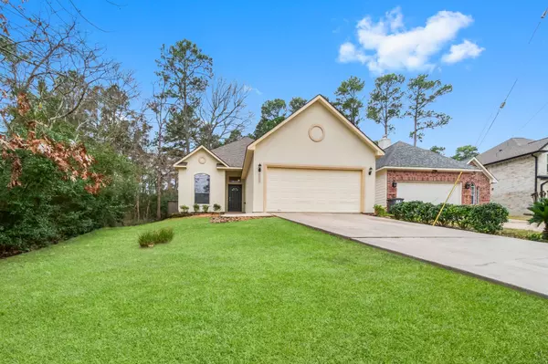 105 Clear Water ST W,  Montgomery,  TX 77356
