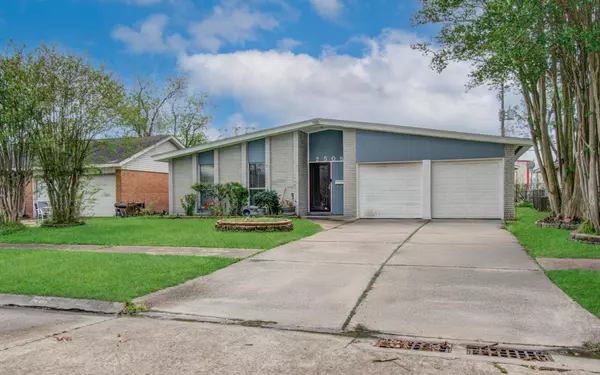 2508 Grape LN, Pasadena, TX 77502