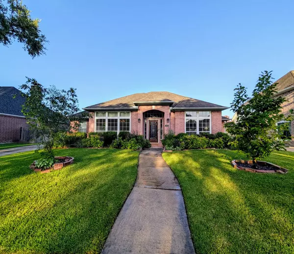 815 Lakespur DR, Sugar Land, TX 77479