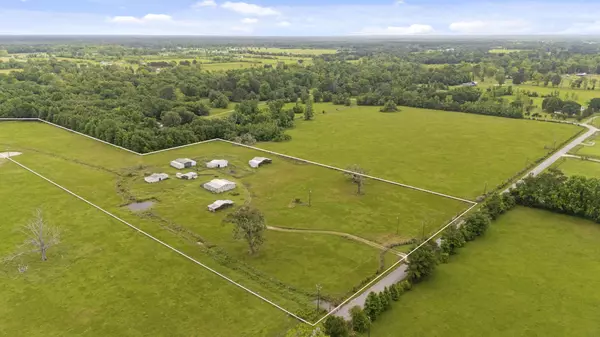 1585 County Road 2066, Hull, TX 77564