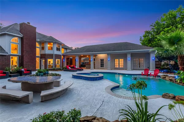 1122 Lake Country DR, Taylor Lake Village, TX 77586