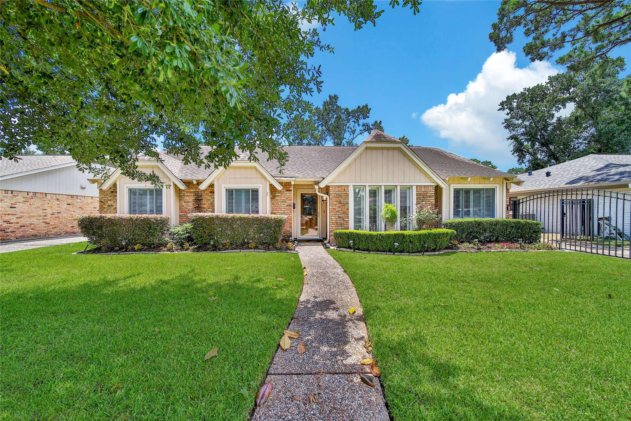 1115 Thornton RD,  Houston,  TX 77018
