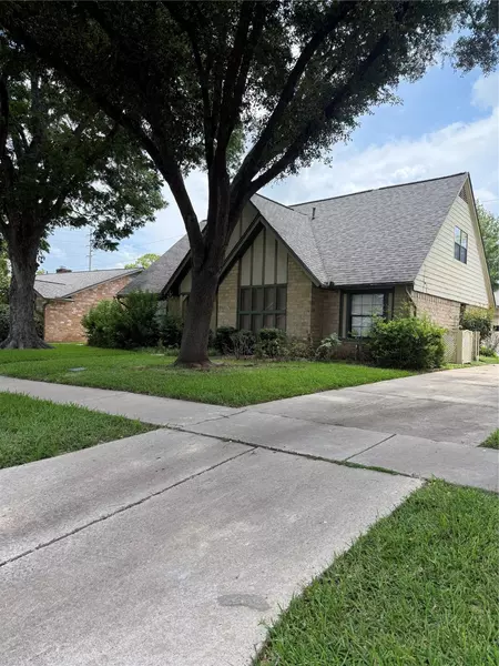 2707 Field Line DR, Sugar Land, TX 77479