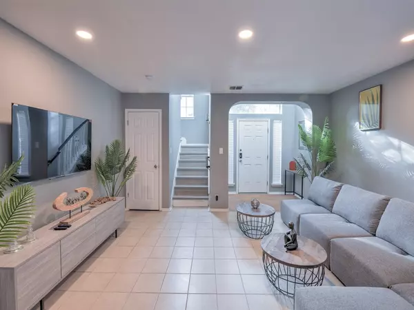 San Antonio, TX 78223,4007 Bur Oak PATH #Rm 3