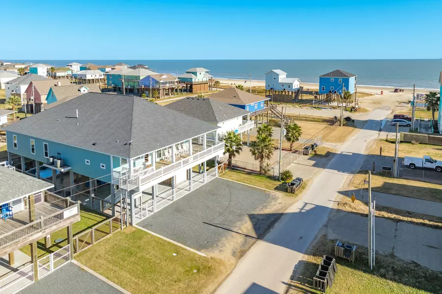 866 Kahla DR, Crystal Beach, TX 77650