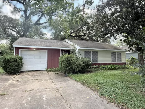 841 Magnolia ST, Lake Jackson, TX 77566
