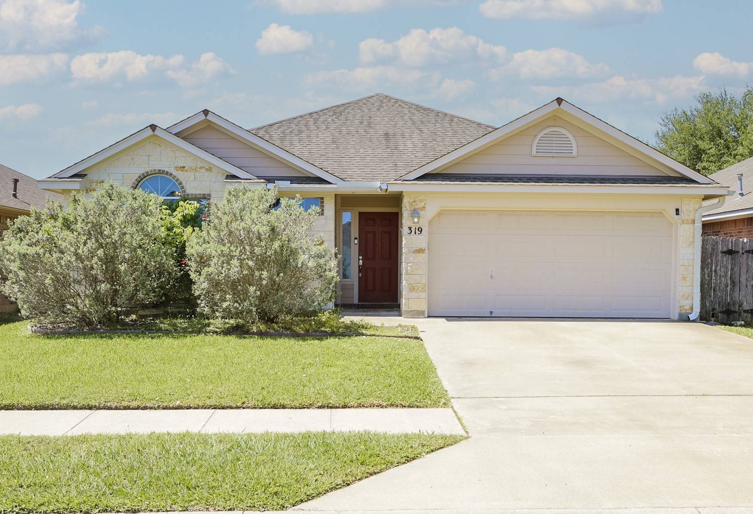 319 Silverado TRL, Victoria, TX 77901