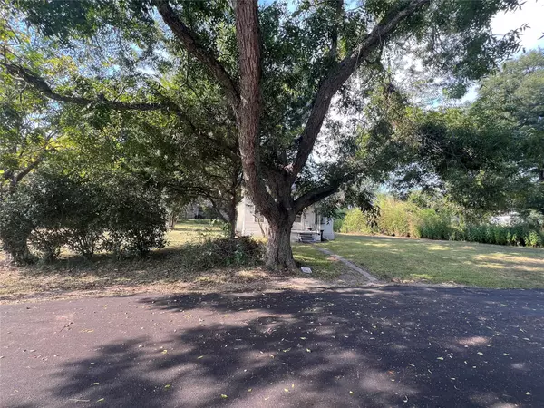 Brenham, TX 77833,1003 Norris ST