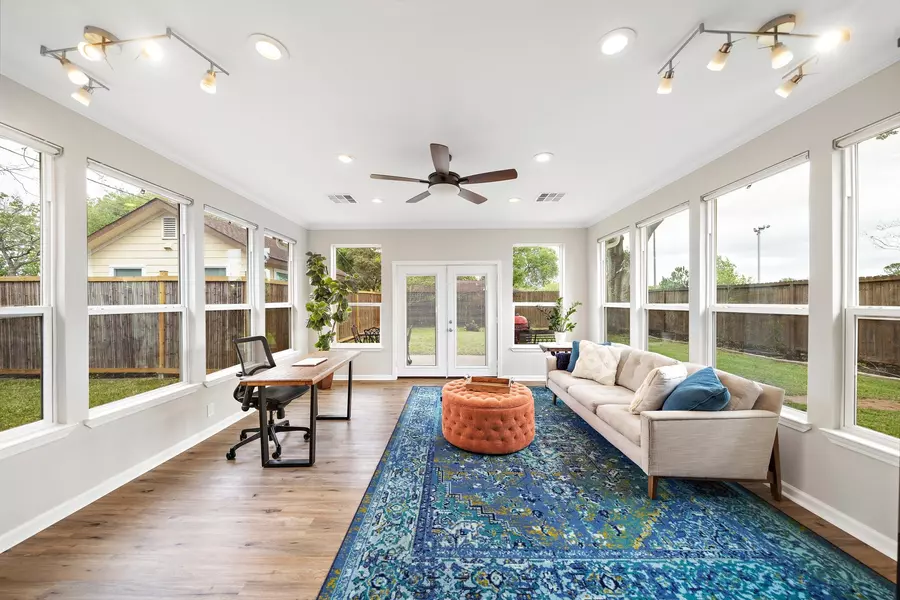 5802 Effingham DR, Houston, TX 77035