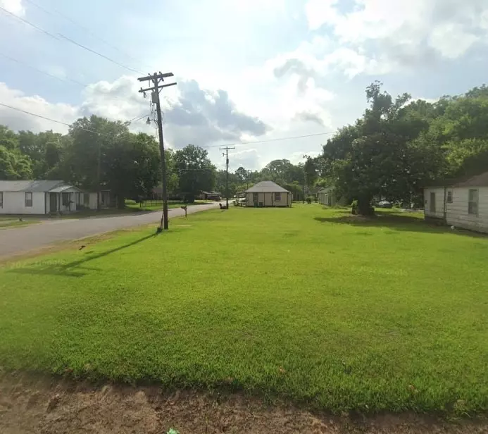 Cleveland, TX 77327,604 Lamar ST