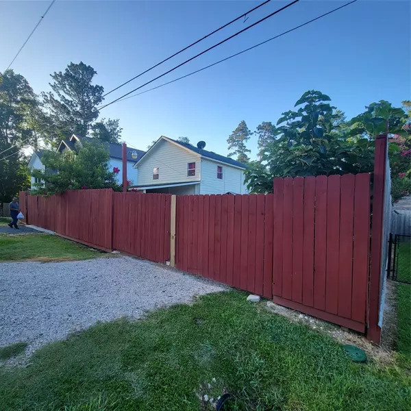 11960 Canal ST, Willis, TX 77318