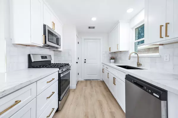 5730 Alvarado DR, Houston, TX 77035