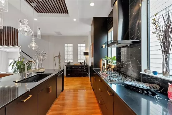 Houston, TX 77007,5511 Blossom ST