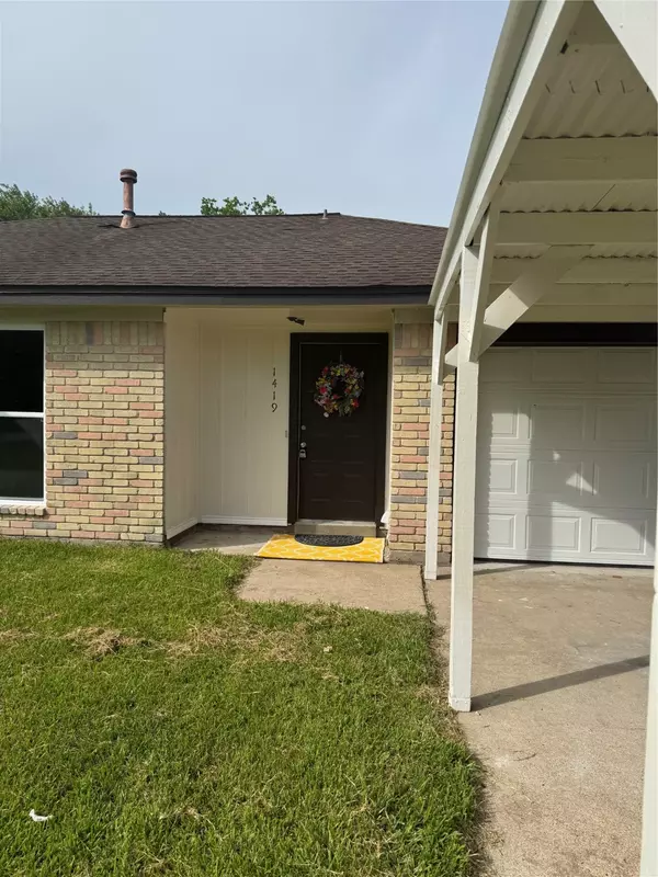 1419 Avenue E, Danbury, TX 77534