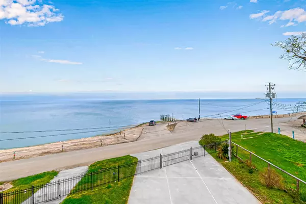 Bacliff, TX 77518,4424 Boulevard ST