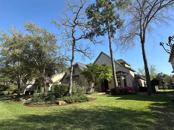 22 N Seasons Trace,  The Woodlands,  TX 77382