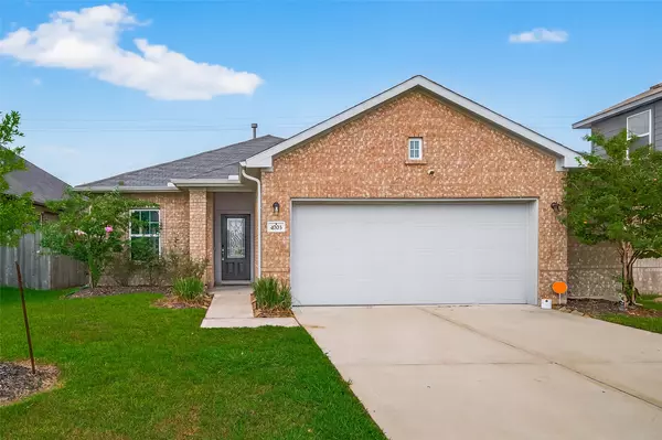 4703 Painted Bunting LN, Baytown, TX 77521