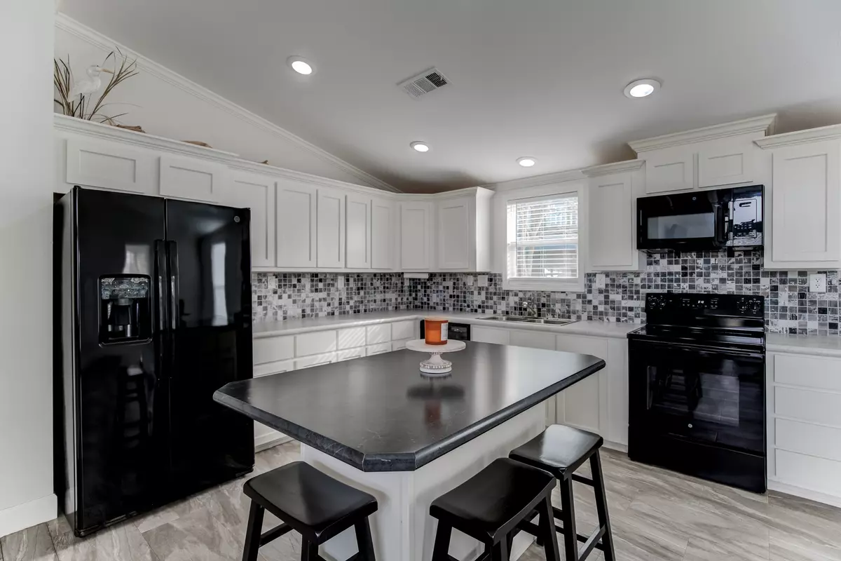 Dickinson, TX 77539,518 4th ST