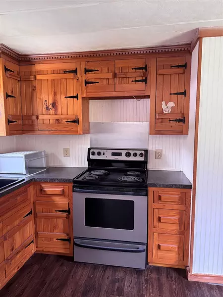 28 E Whippoorwill LN, Trinity, TX 75862