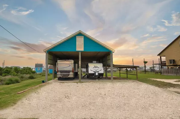 6194 S Shore ST, Sargent, TX 77414