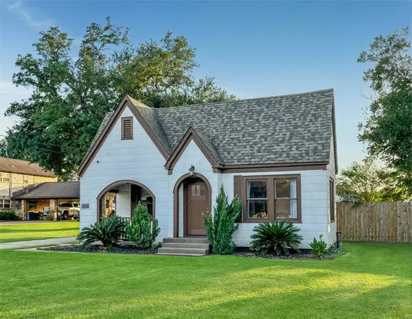 918 N Meyer St, Sealy, TX 77474