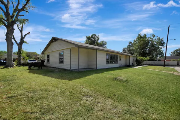 Pasadena, TX 77502,802 Littlejohn CT