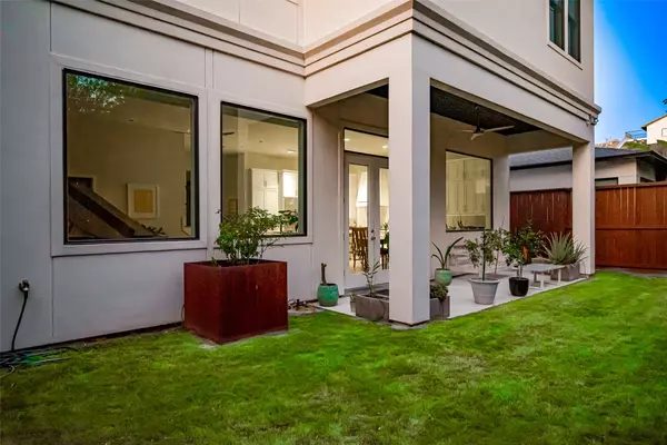 Houston, TX 77098,2217 W Main ST