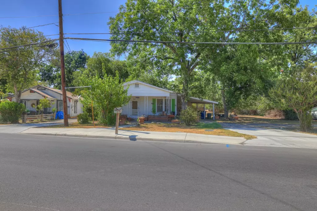 New Braunfels, TX 78130,1648 W San Antonio ST