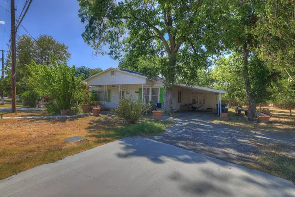 New Braunfels, TX 78130,1648 W San Antonio ST