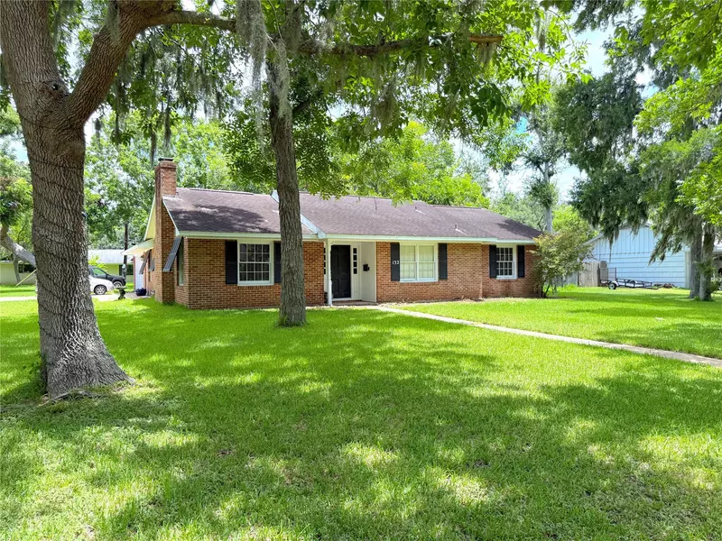 132 Daisy Street, Lake Jackson, TX 77566