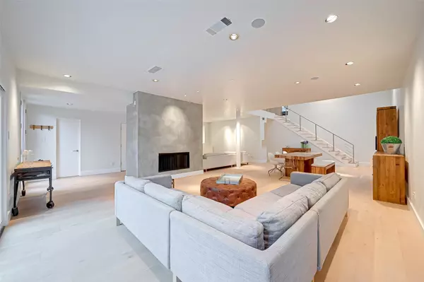 39 River Hollow LN, Houston, TX 77027