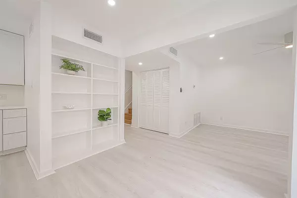 Houston, TX 77056,5115 Del Monte DR #2