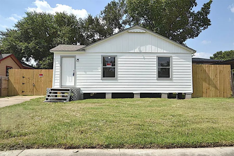 911 Whitaker AVE, Pasadena, TX 77506
