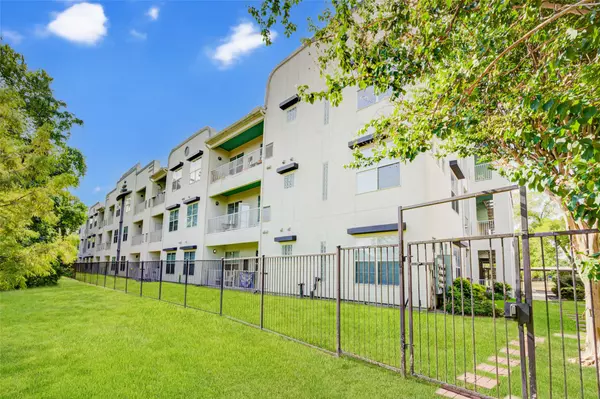 Houston, TX 77007,1441 East ST #205