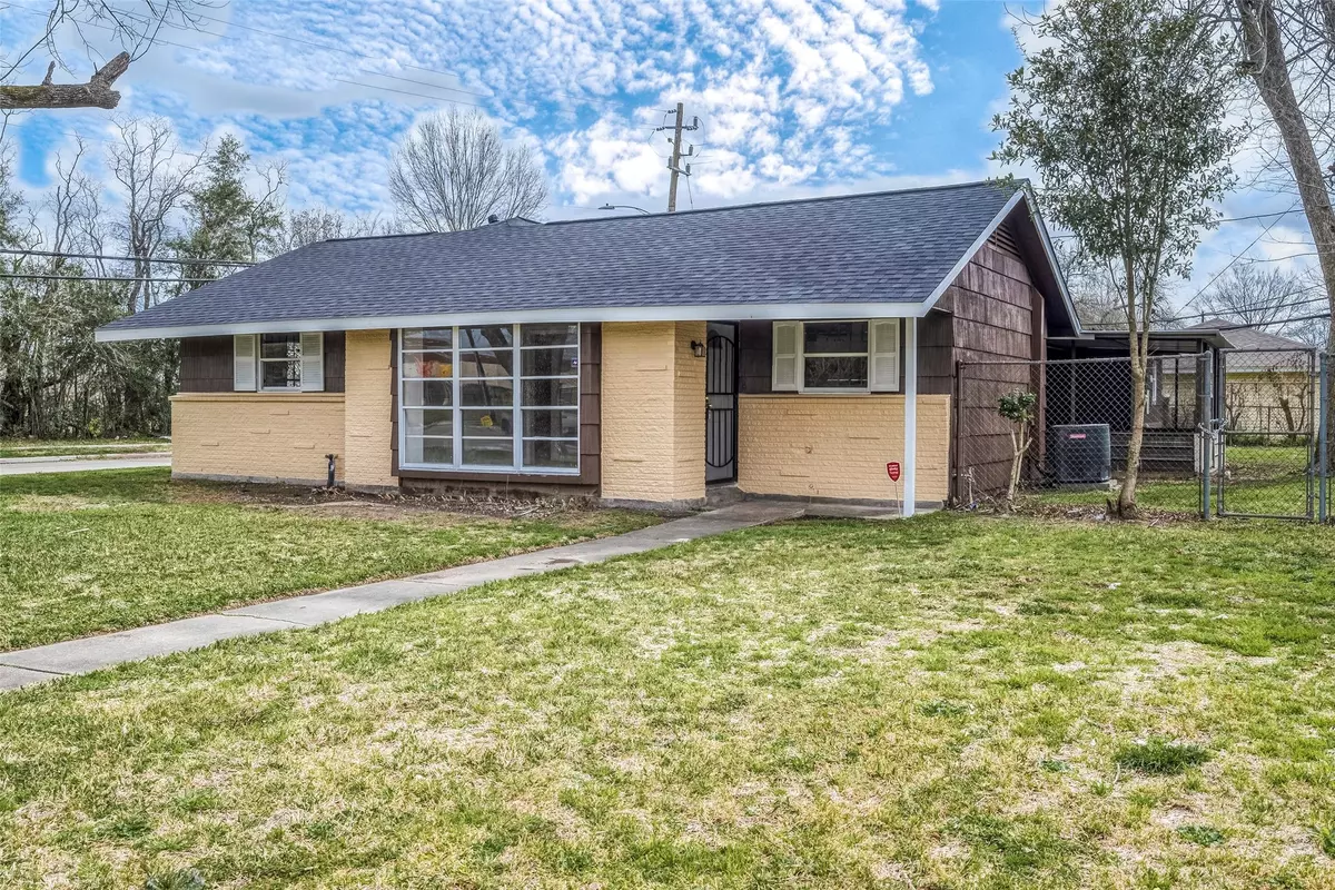 Houston, TX 77033,5874 Reed RD